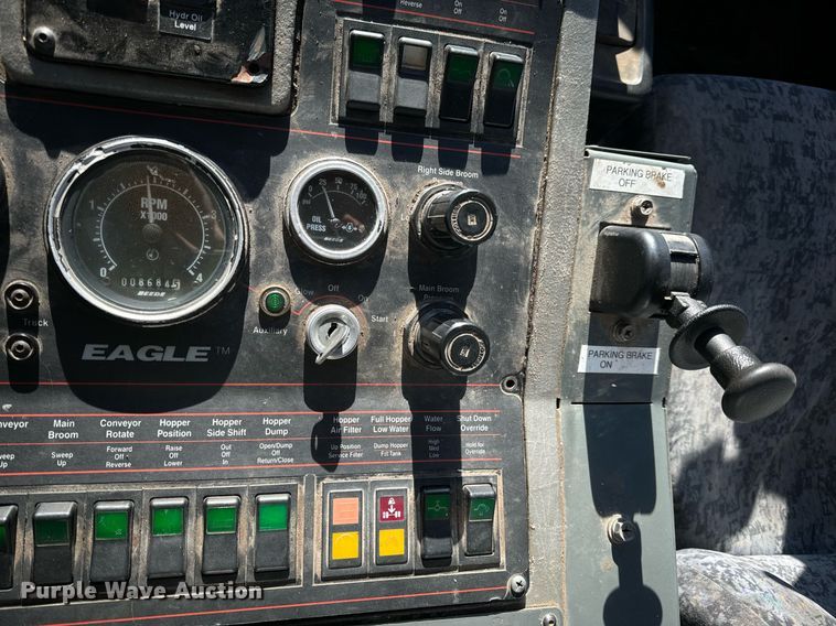 image for item EN5034 2009 Elgin 3300 street sweeper truck