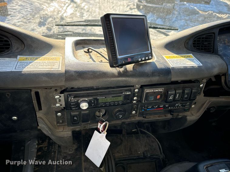 image for item EN5034 2009 Elgin 3300 street sweeper truck