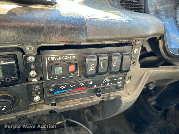 image for item EN5034 2009 Elgin 3300 street sweeper truck