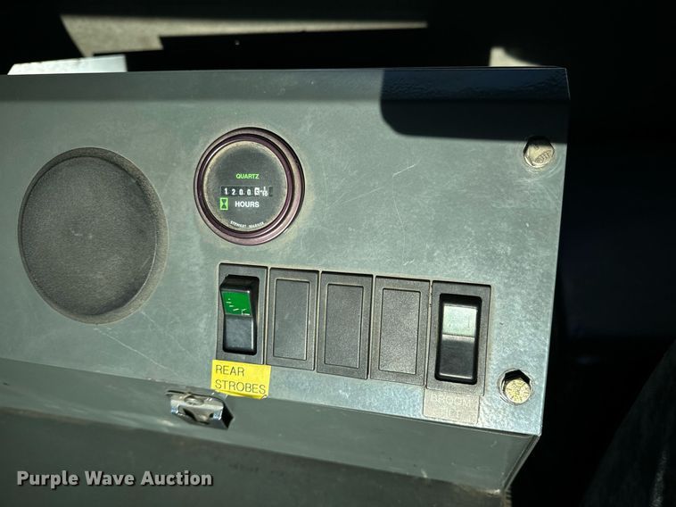 image for item EN5034 2009 Elgin 3300 street sweeper truck