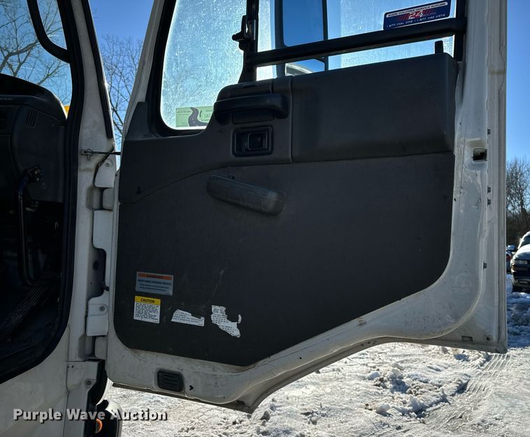 image for item EN5034 2009 Elgin 3300 street sweeper truck