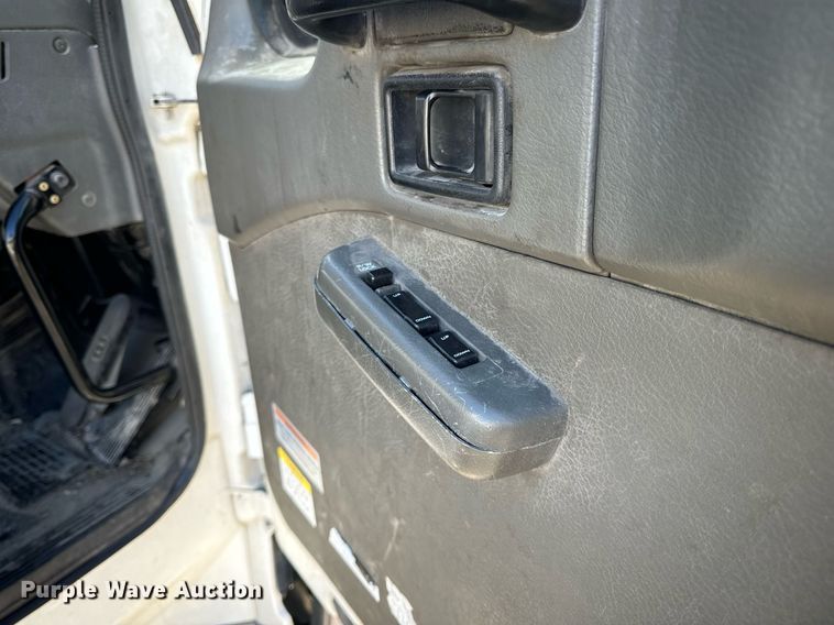 image for item EN5034 2009 Elgin 3300 street sweeper truck