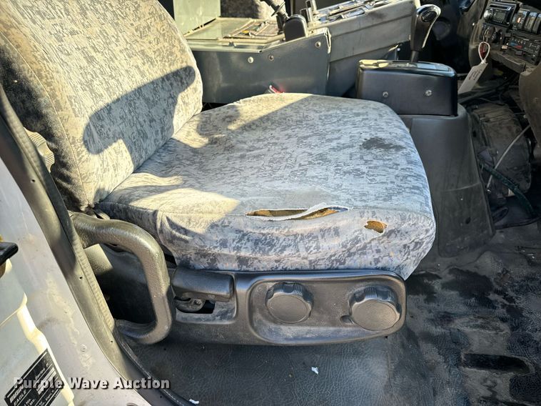 image for item EN5034 2009 Elgin 3300 street sweeper truck