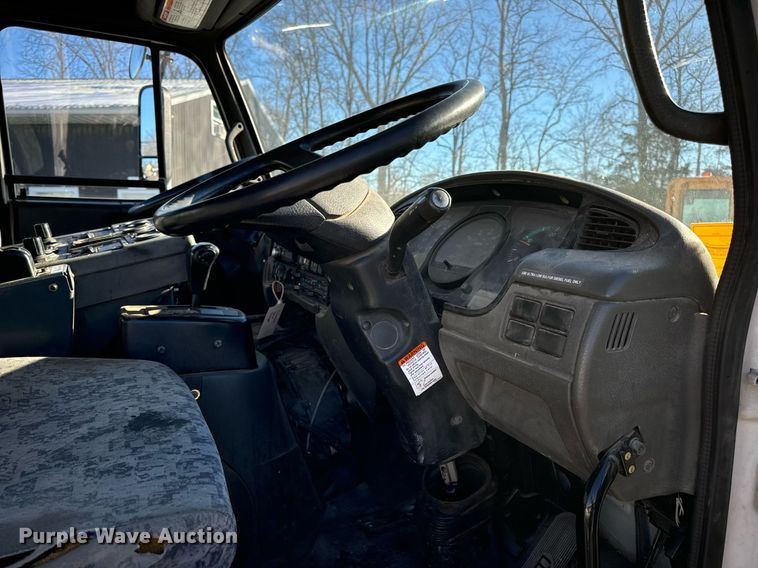 image for item EN5034 2009 Elgin 3300 street sweeper truck