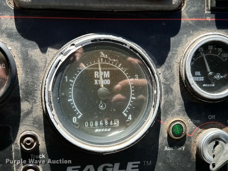 image for item EN5034 2009 Elgin 3300 street sweeper truck