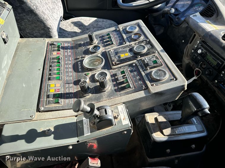 image for item EN5034 2009 Elgin 3300 street sweeper truck