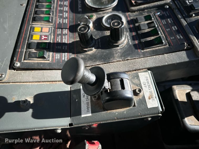 image for item EN5034 2009 Elgin 3300 street sweeper truck