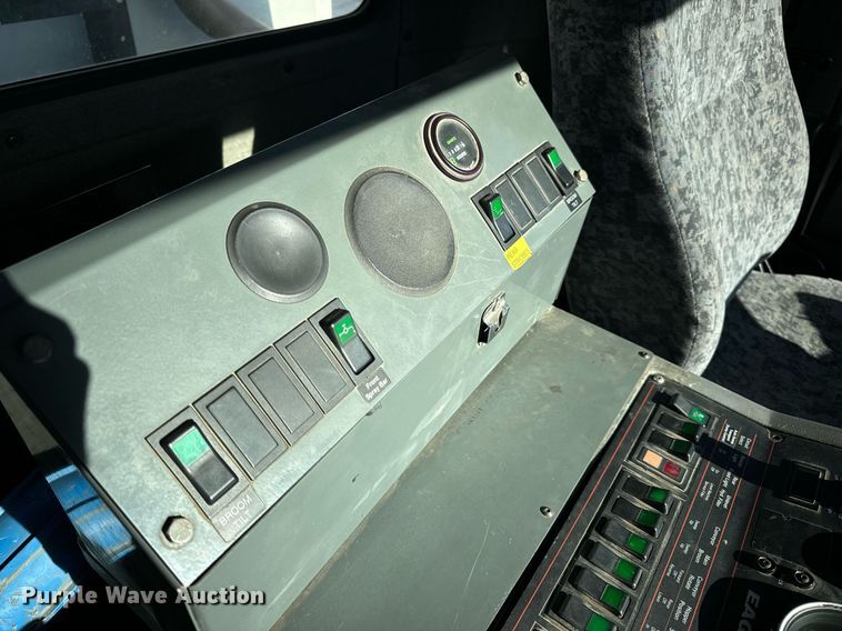 image for item EN5034 2009 Elgin 3300 street sweeper truck