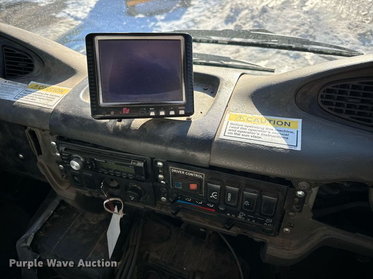 image for item EN5034 2009 Elgin 3300 street sweeper truck