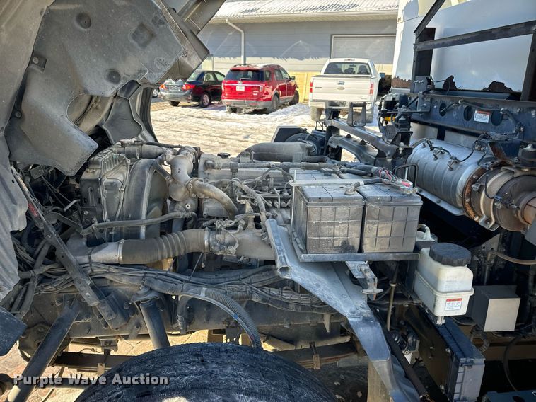 image for item EN5034 2009 Elgin 3300 street sweeper truck