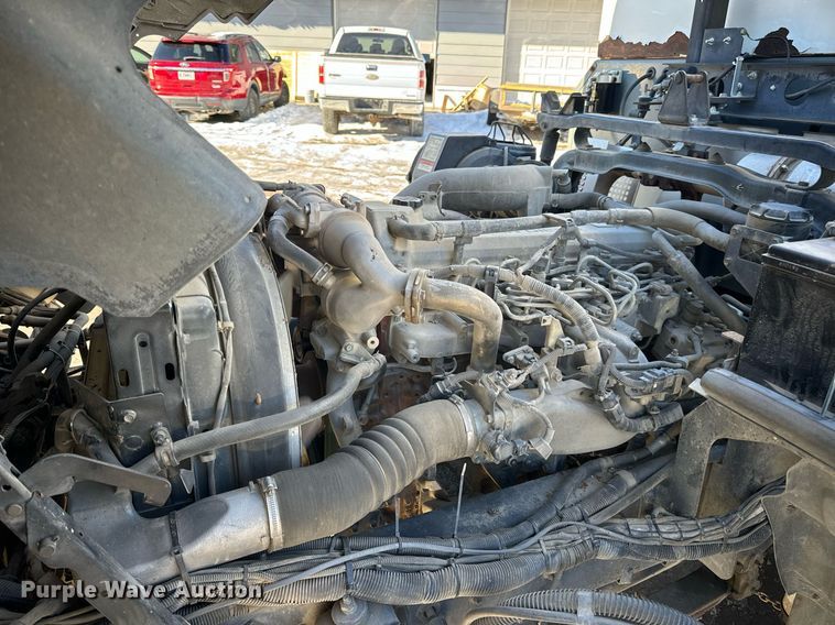 image for item EN5034 2009 Elgin 3300 street sweeper truck