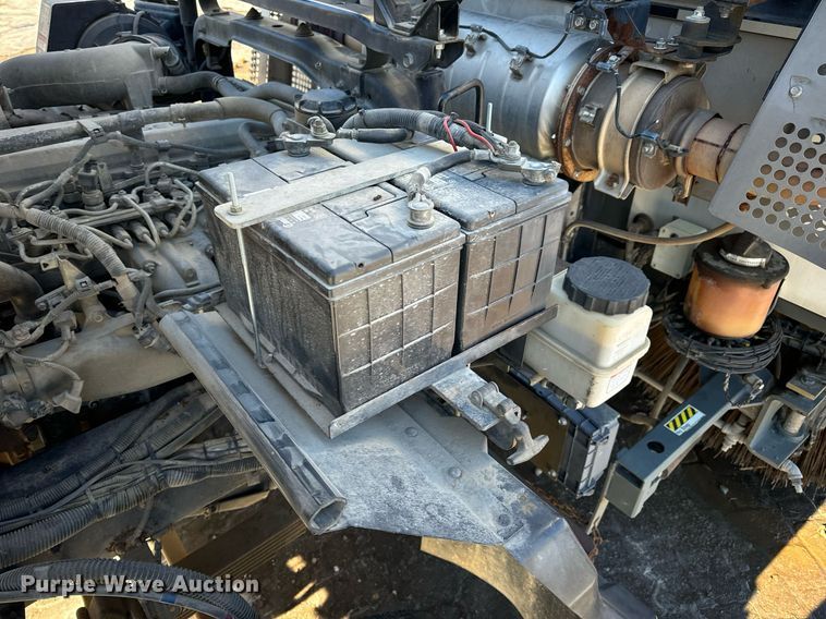 image for item EN5034 2009 Elgin 3300 street sweeper truck