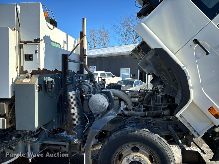 image for item EN5034 2009 Elgin 3300 street sweeper truck