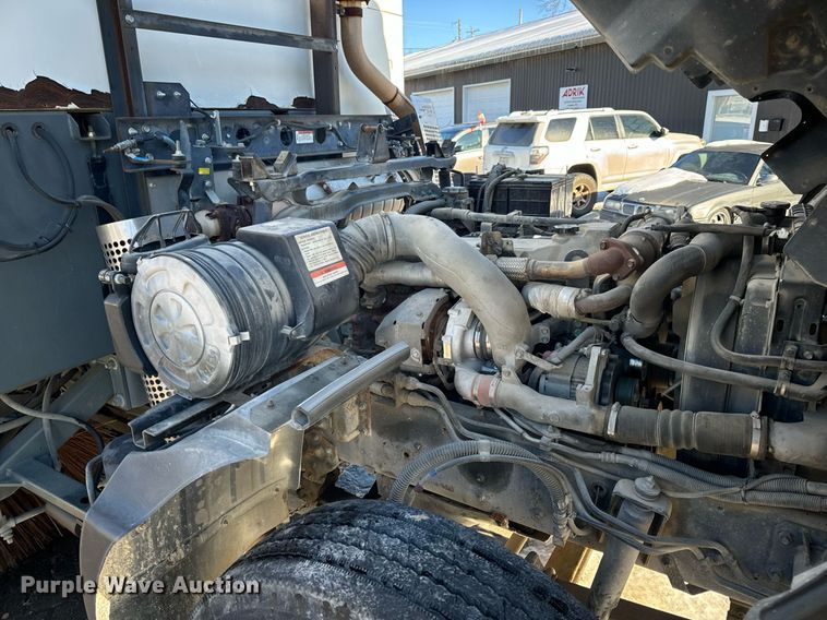 image for item EN5034 2009 Elgin 3300 street sweeper truck