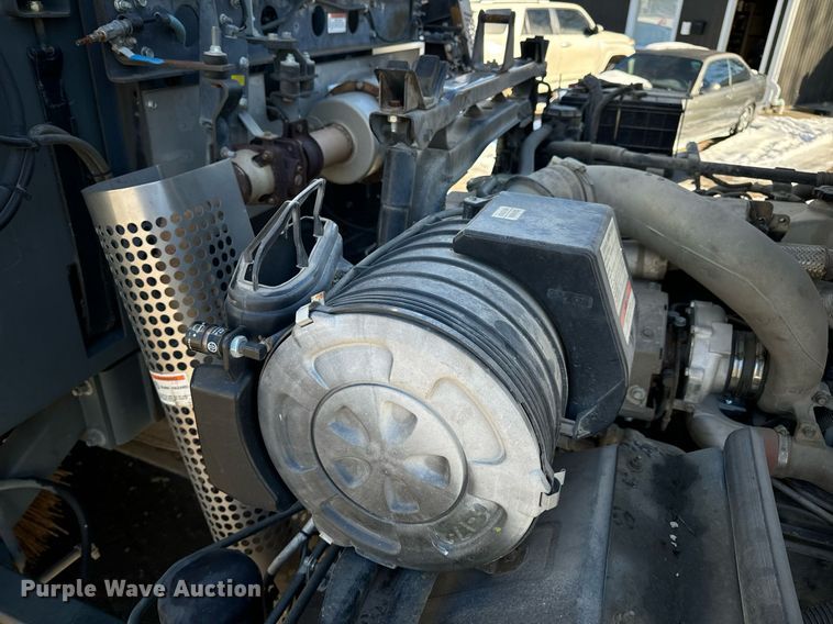 image for item EN5034 2009 Elgin 3300 street sweeper truck