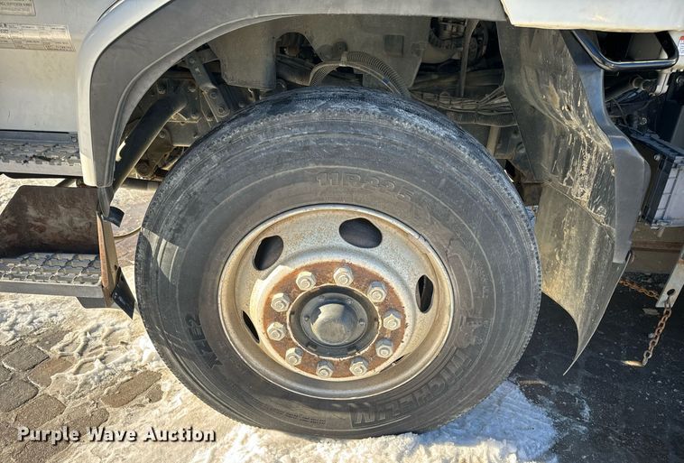 image for item EN5034 2009 Elgin 3300 street sweeper truck