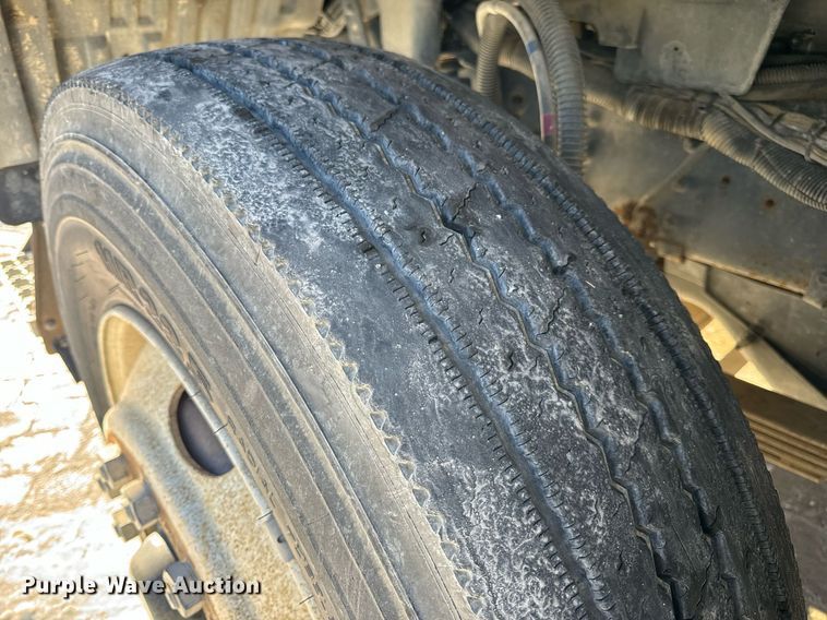 image for item EN5034 2009 Elgin 3300 street sweeper truck