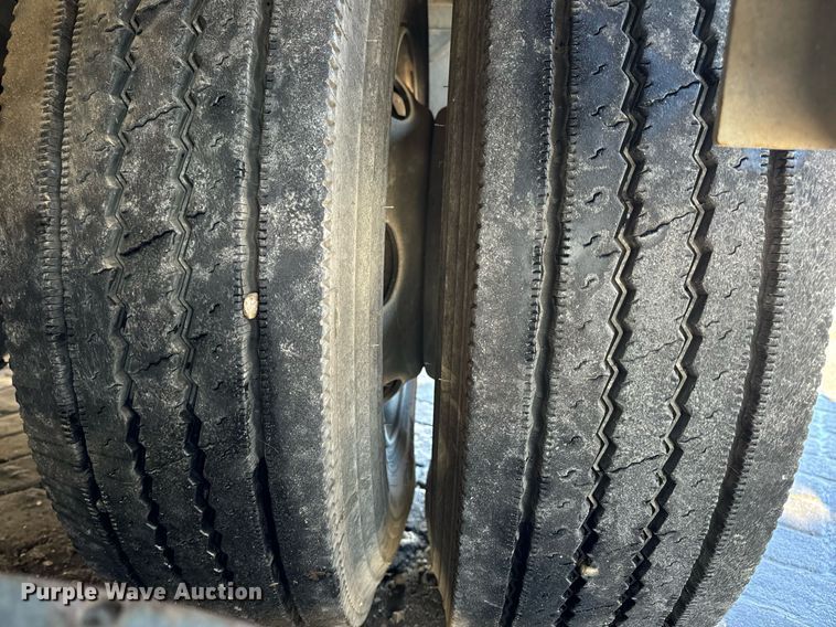 image for item EN5034 2009 Elgin 3300 street sweeper truck