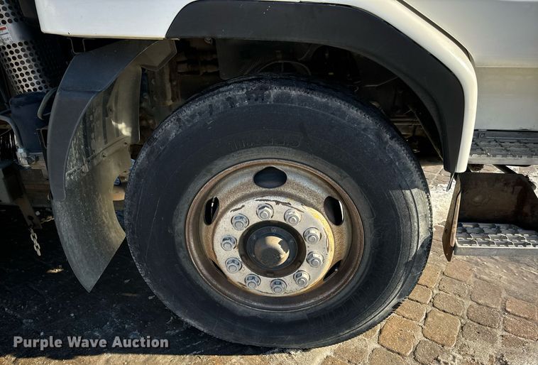 image for item EN5034 2009 Elgin 3300 street sweeper truck