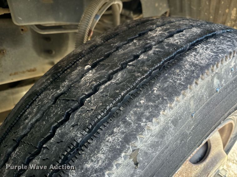 image for item EN5034 2009 Elgin 3300 street sweeper truck