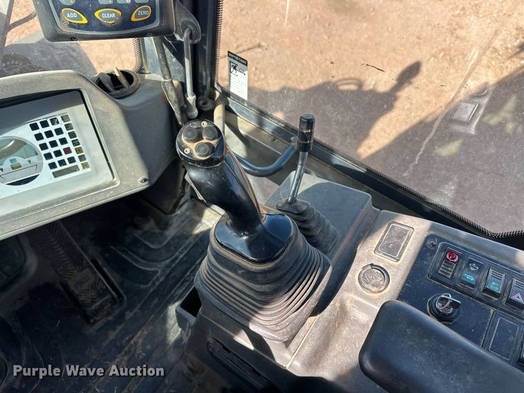 image for item ER4802 2013 John Deere 244J wheel loader