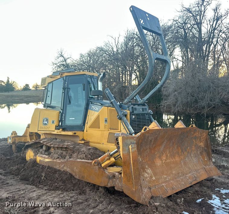 image for item ER4828 2012 John Deere 750K dozer