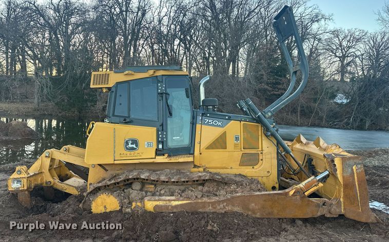 image for item ER4828 2012 John Deere 750K dozer