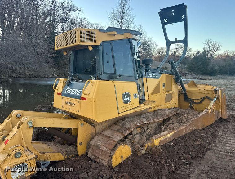 image for item ER4828 2012 John Deere 750K dozer