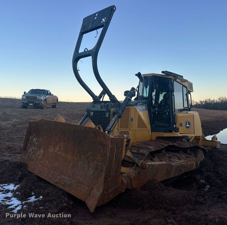 image for item ER4828 2012 John Deere 750K dozer