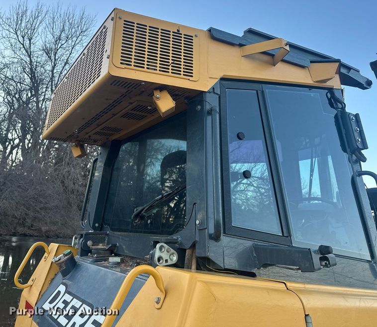 image for item ER4828 2012 John Deere 750K dozer