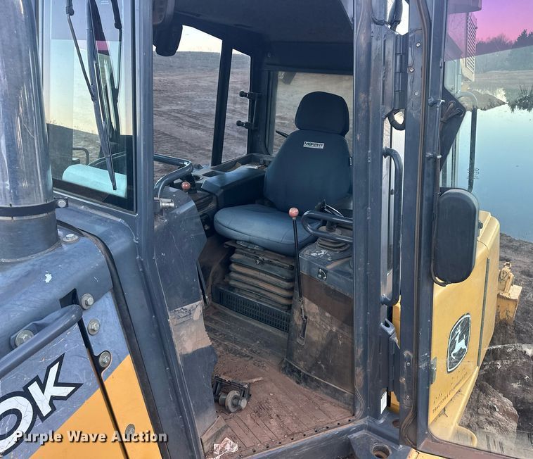 image for item ER4828 2012 John Deere 750K dozer