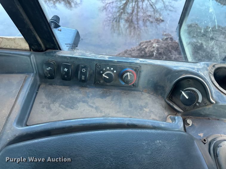 image for item ER4828 2012 John Deere 750K dozer