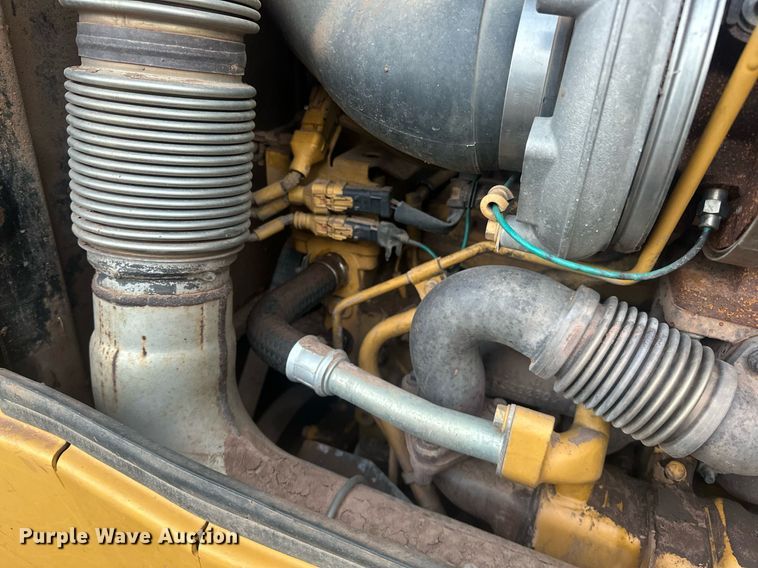 image for item ER4828 2012 John Deere 750K dozer