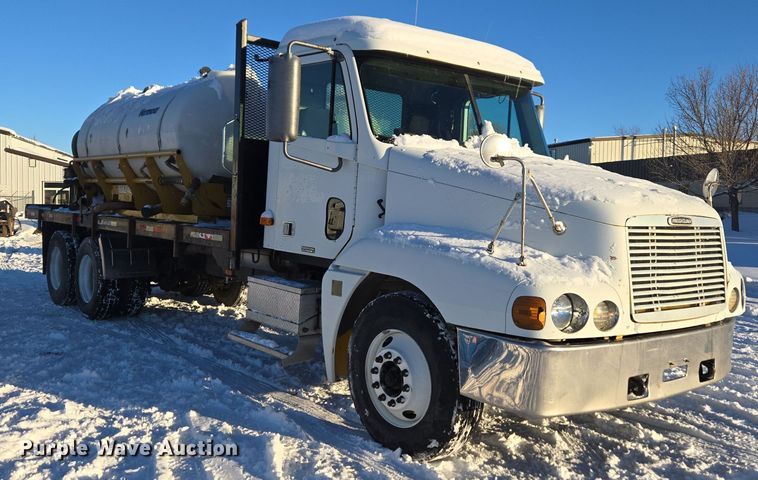 image for item ER5059 2000 Freightliner CC Conventional flatbed truck