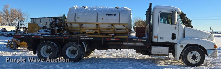 image for item ER5059 2000 Freightliner CC Conventional flatbed truck