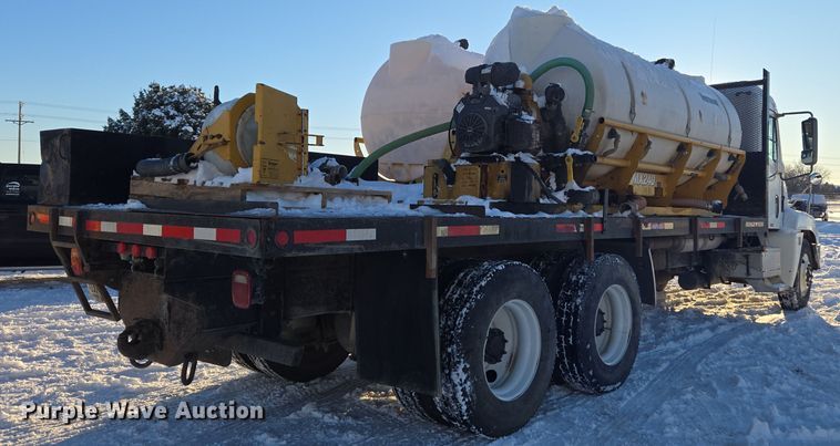 image for item ER5059 2000 Freightliner CC Conventional flatbed truck