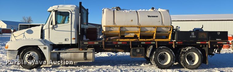 image for item ER5059 2000 Freightliner CC Conventional flatbed truck