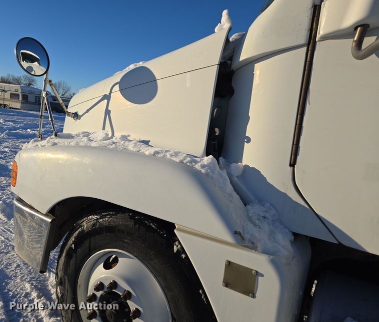 image for item ER5059 2000 Freightliner CC Conventional flatbed truck