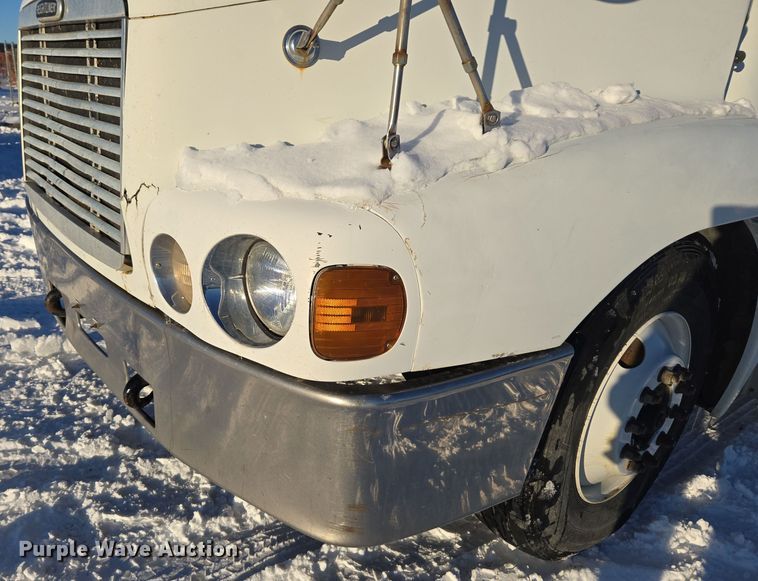 image for item ER5059 2000 Freightliner CC Conventional flatbed truck