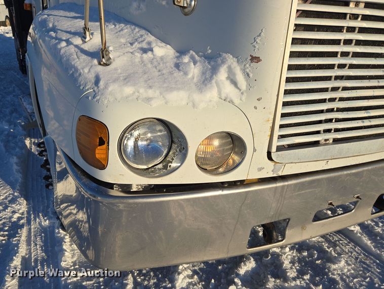 image for item ER5059 2000 Freightliner CC Conventional flatbed truck