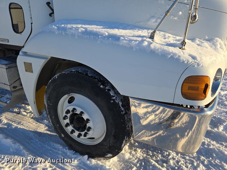 image for item ER5059 2000 Freightliner CC Conventional flatbed truck