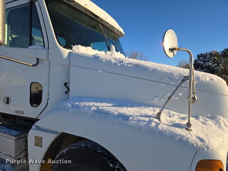 image for item ER5059 2000 Freightliner CC Conventional flatbed truck