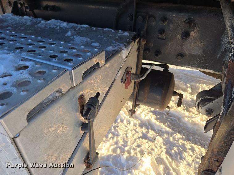 image for item ER5059 2000 Freightliner CC Conventional flatbed truck