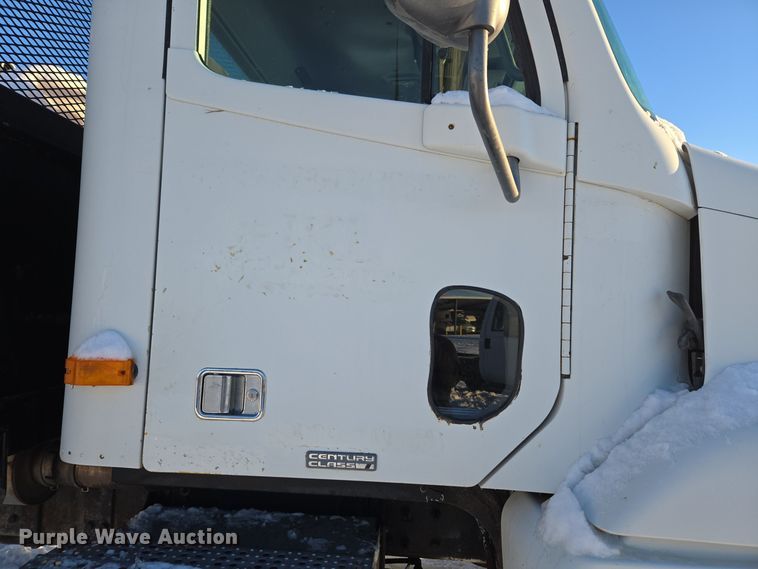 image for item ER5059 2000 Freightliner CC Conventional flatbed truck