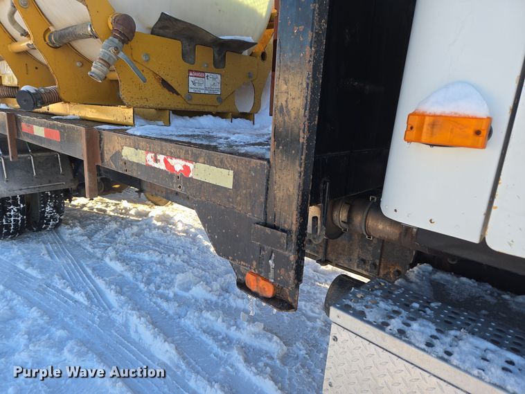 image for item ER5059 2000 Freightliner CC Conventional flatbed truck