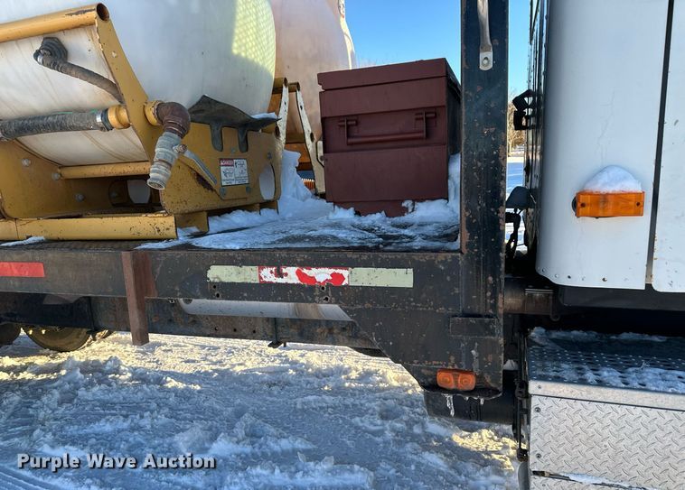 image for item ER5059 2000 Freightliner CC Conventional flatbed truck