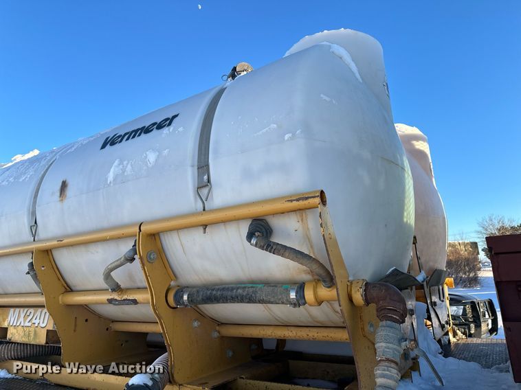 image for item ER5059 2000 Freightliner CC Conventional flatbed truck