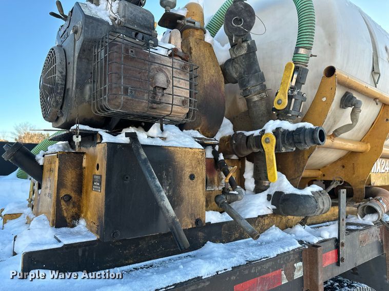 image for item ER5059 2000 Freightliner CC Conventional flatbed truck