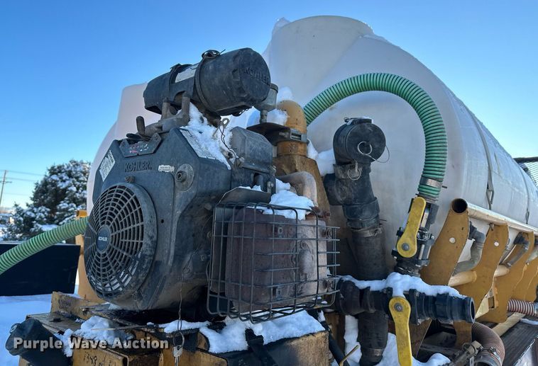 image for item ER5059 2000 Freightliner CC Conventional flatbed truck