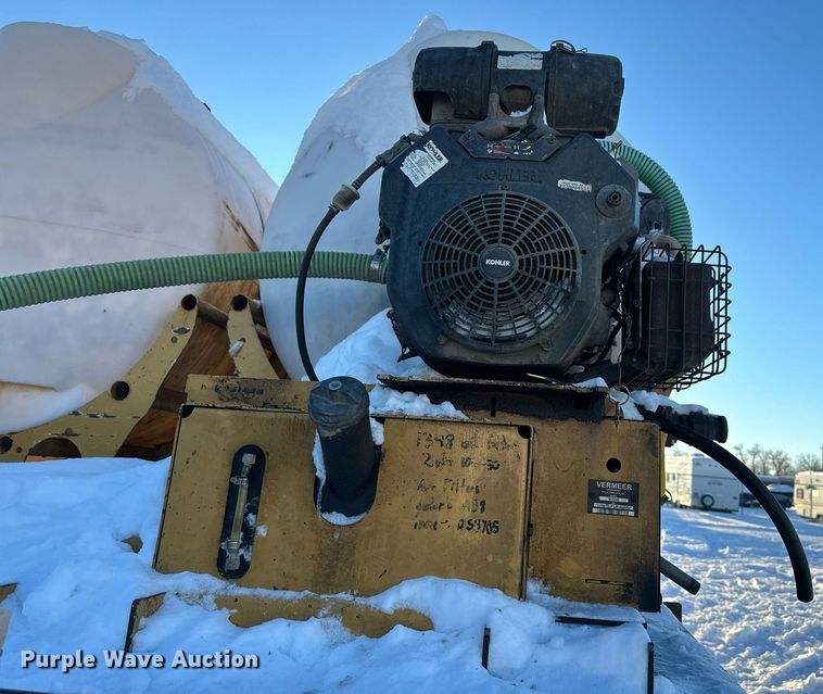 image for item ER5059 2000 Freightliner CC Conventional flatbed truck